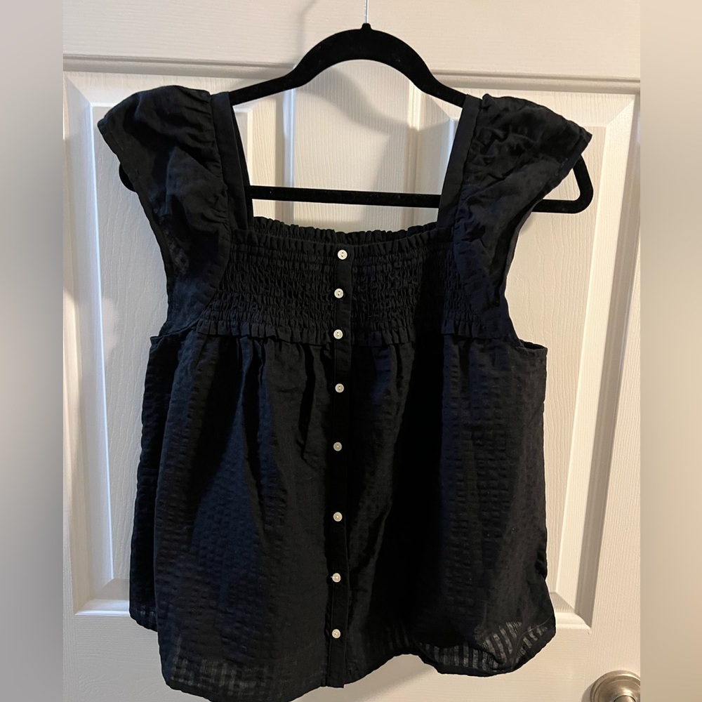 NWT! Sleeveless blouse with buttons